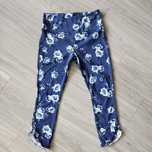 Kate Spade Prarie Rose Ruffle Cropped Leggings. Size M. 🌹